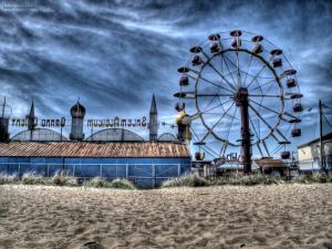 Ferris wheel at the beach