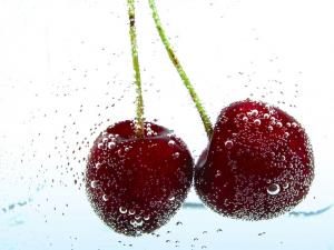 Cherries in water with bubbles