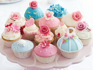 Decorating cupcakes
