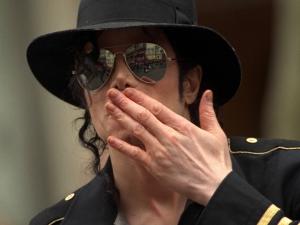 Michael Jackson throwing a kiss to his fans