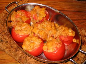 Tomatoes stuffed with onions and anchovies