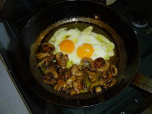 Fried eggs with mushrooms