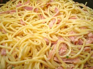Spaghetti with cream and York ham