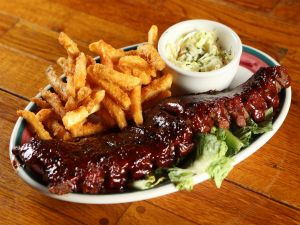 BBQ ribs with fries