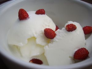 Ice cream with arbutus fruits