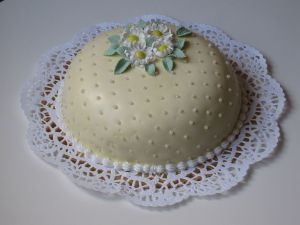 Cake with fondant
