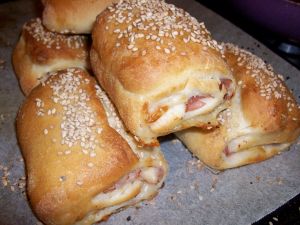 Neapolitan with ham and cheese