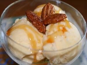 Vanilla ice cream with nuts