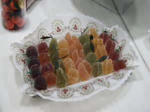 Tray with jellies