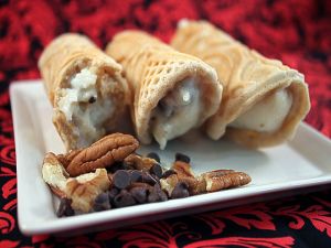 Cannoli with nuts