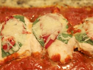 Chicken breasts in tomato sauce with mozzarella and basil