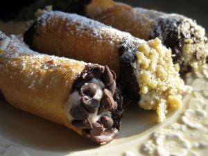 Cannoli with various fillings