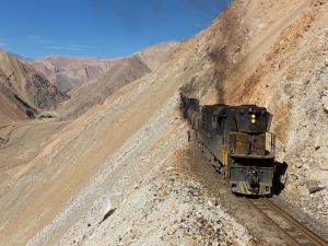 Train through Chilean mountains