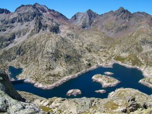 Reservoirs of Bachimaña Alto and Bachimaña Bajo, and the Peaks of Hell