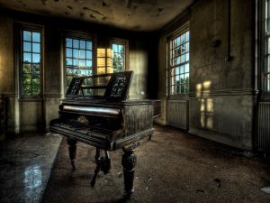 An old piano