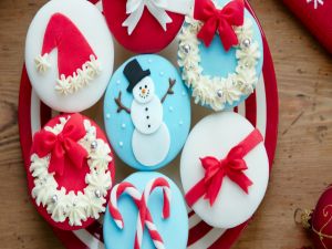 Cupcakes with Christmas themes