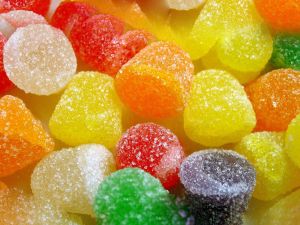 Fruit gums with sugar