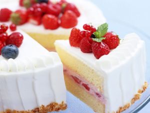 Cake with cream and red fruits
