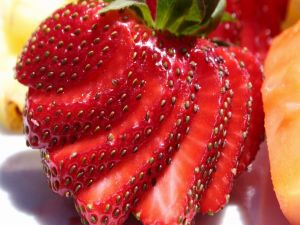 Strawberry sliced ​​thin