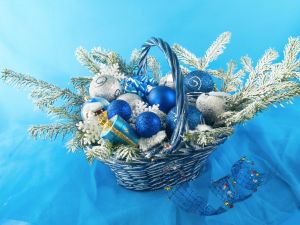 Basket with Christmas ornaments