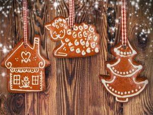 Christmas decorations with gingerbread cookies