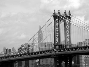 The Manhattan bridge in black and white